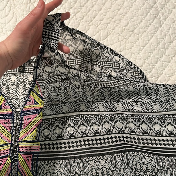 Jessica Simpson Cold-Shoulder Aztec Print Embroidered Top - Picture 10 of 12